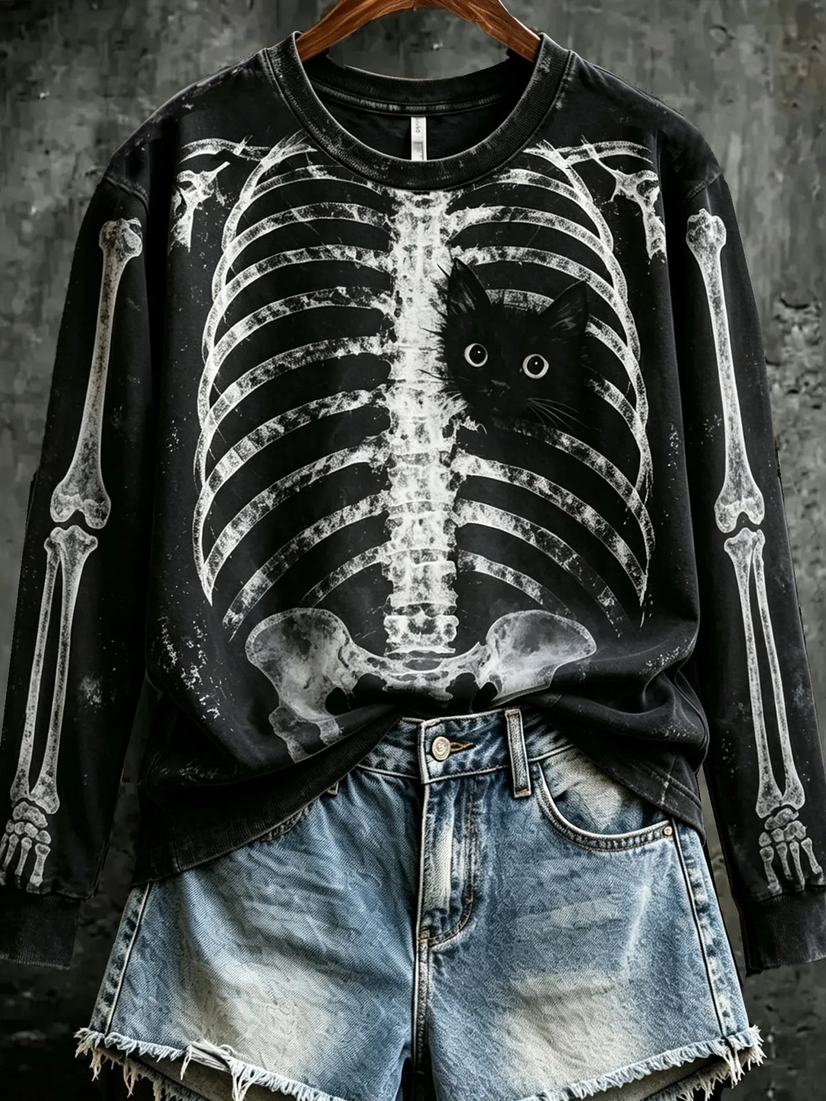 Women's Halloween Peeking Black Cat With X-ray Rib Skeleton Print Crew-neck Sweatshirt